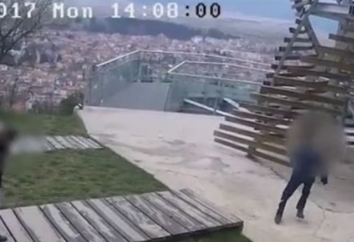 Разпознаха хулиганите, разрушили парк в Разлог. Ромчета са, няма да повярвате на колко години е едното