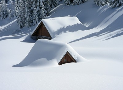Опасни поледици и обилен сняг в 12 области за 5 януари