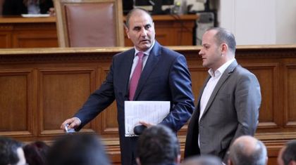 Напрежението в парламента расте! Тръгват нови консултации за квотите във ВСС