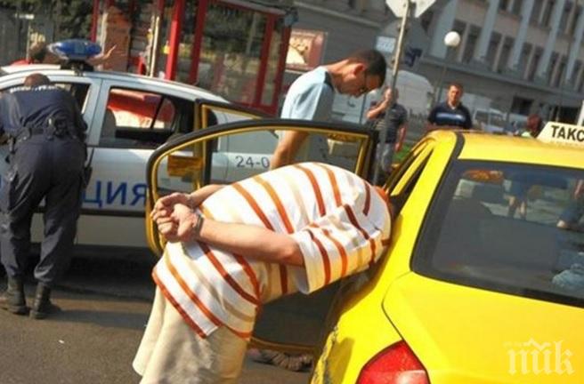 БЕЛЕЗНИЦИ! Спипаха бакшиша-педофил Здравко да шпори с таксито си мъртво пиян из Бургас