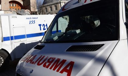 Стена се срути в Истанбул, има загинали