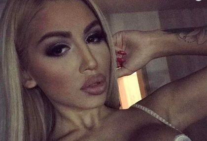 Тяло само за грях! Анджелина топлес в провокативна СНИМКА (18+)