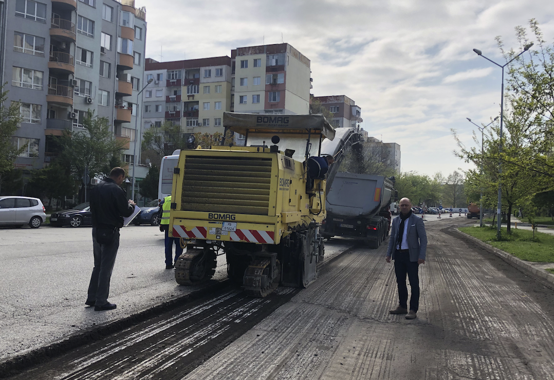 Започнаха ремонт на важна улица в Тракия