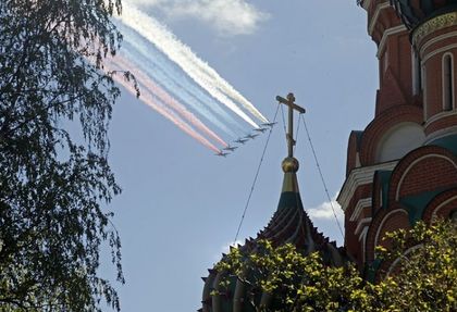Лошото време отмени въздушната част на парада в Москва