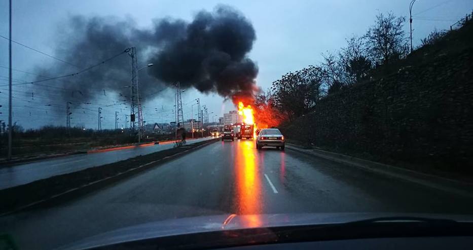 Боклукчийски камион се запали тази сутрин във Варна