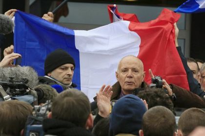 Скандал с френски генерал - протестирал против мигрантите