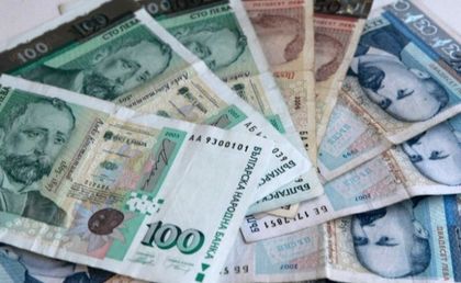 Майка на 4 деца обра съседката и духна в чужбина