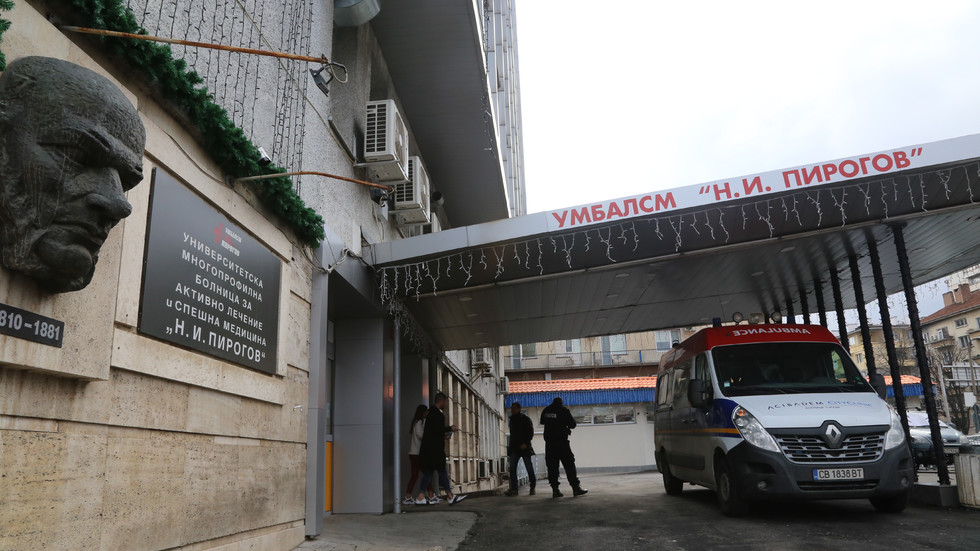 15-годишно момче е в „Пирогов” след побой от маскирани в София!