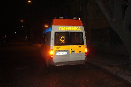 УЖАС! Млад мъж се свлече на тротоар в Пловдив и почина