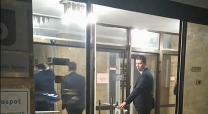 Министри от кабинета пристигнаха в централата на ГЕРБ (СНИМКИ)