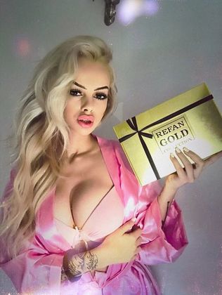 Сузанита се пусна чисто гола, опита да я изтрие, но... (СНИМКА 18+)