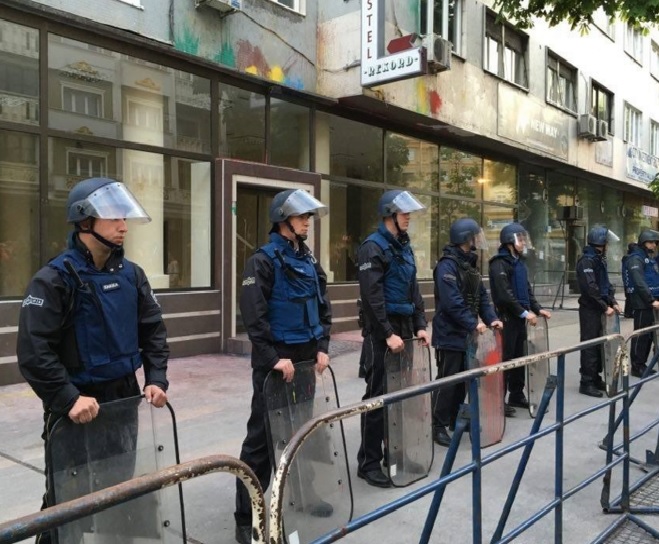 МКД (Македония):Полицията блокира площада в Баня Лука, но народът проведе протеста си