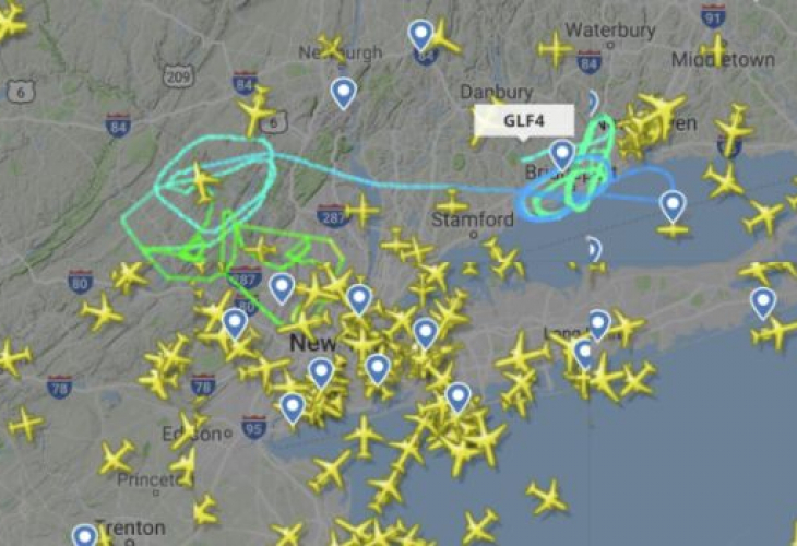 Известен рапър е на борда на частния самолет, който кръжа в небето над Масачузетс с две спукани гуми