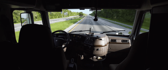 Дистанционно управляван камион пътува 15 километра по магистрала във Флорида