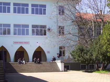 Дадоха на съд ученика, пребил учителя си в Садово