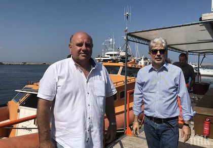 Министър Димов: Продължаваме да следим ситуацията с кораба