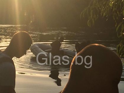 Дойде дрона! Водолазите са вече под вода! СНИМКИ