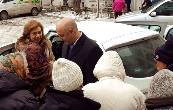 Варна: Със съдействието на районен кмет и общински съветници от ГЕРБ бяха раздадени пакети с продукти на социално слаби граждани