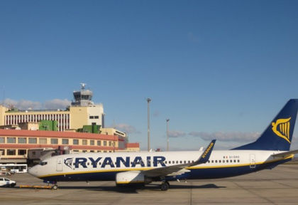 Ryanair безпощадно уволни шестима служители заради това, което направиха на пода на летище (СНИМКА)