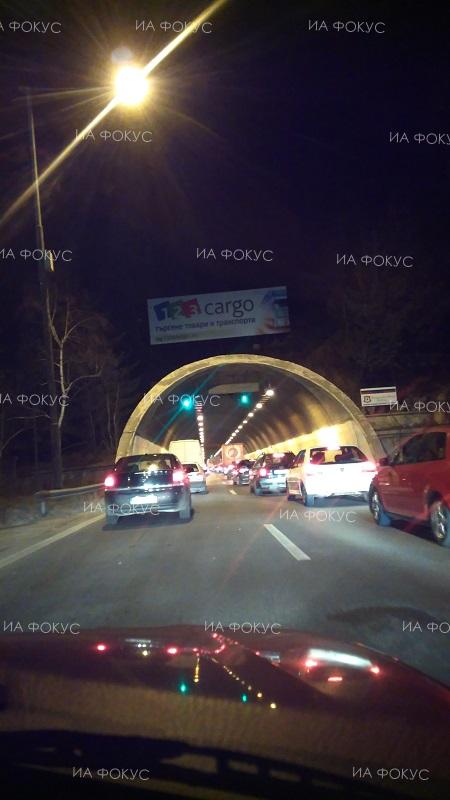 София: От 09.30 до 16.00 часа на 21 май движението в тунел "Топли дол" в посока Варна ще се осъществява в изпреварващата лента поради ремонт на осветлението
