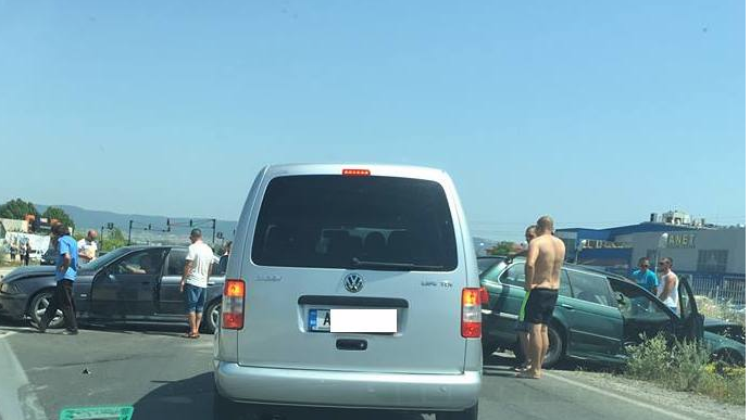 Извънредно! Жестока катастрофа на входа на Несебър, има жертви