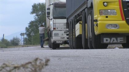 Сръбски митничари спряха български тир, натъпкан с буркани, но щом отвориха вратите се случи нещо странно
