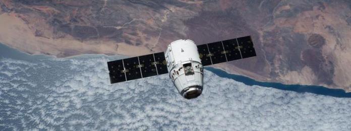 SpaceX Dragon успешно се завърна на Земята