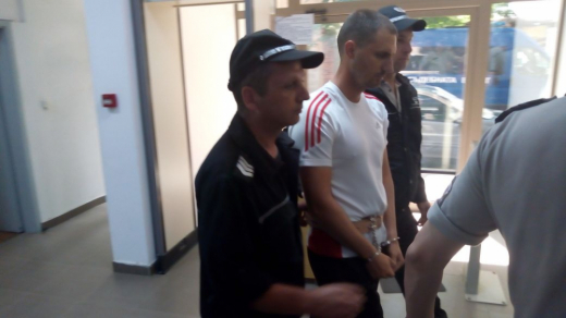 Извънредно! Първи СНИМКИ на военния, заклал сопотския полицай в Пловдив, заради фаталната дознателка