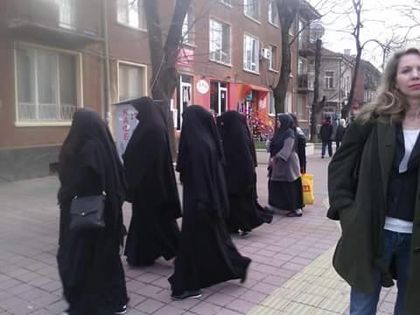Общината в Пазарджик иска забрана за бурките на публични места
