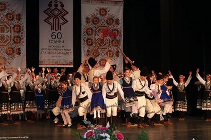 Перник: Ансамбълът за народни песни и танци „Граовска младост“ отбеляза своя 60-годишен юбилей