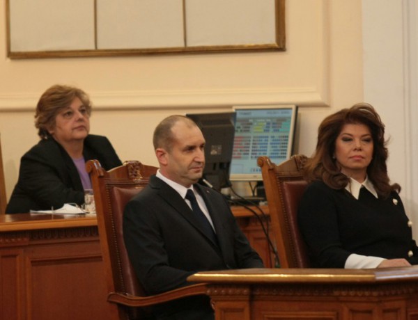 Президентът Румен Радев подписа първите си укази