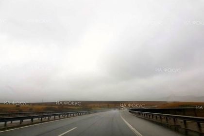 Кюстендил: С нормална интензивност е трафикът по пътищата в областта, пътните настилки са мокри