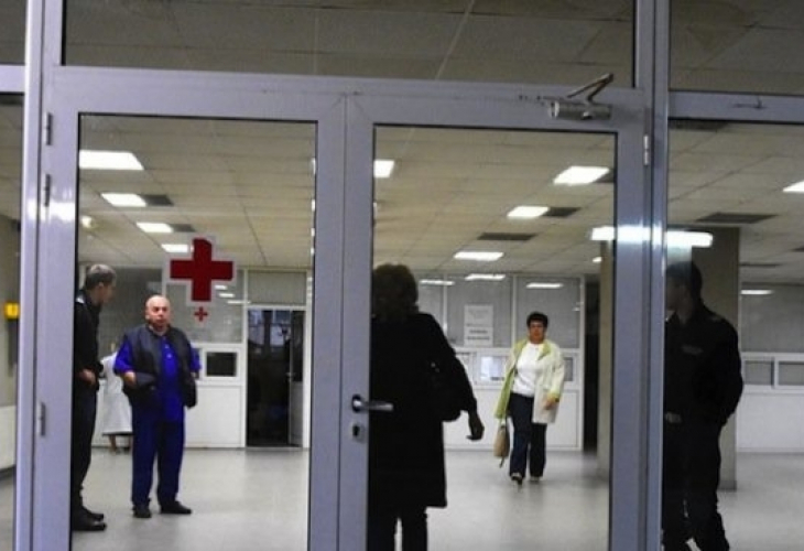 Безумие: Подивял мъж връхлетял в берковската болница и тръгнал да коли пациенти
