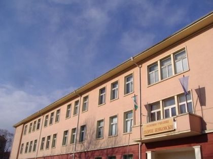 Директорката на ОУ "Георги Бенковски" прибра 19 000 лв. от училището си