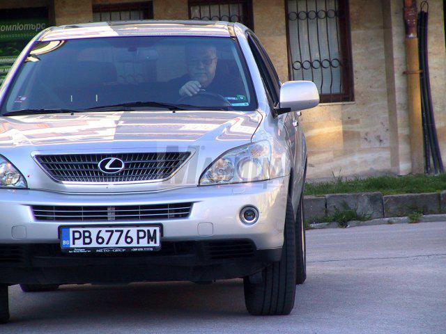 Темата на "Марица": Менда Стоянова кара само в града, Гърневски е с Lexus