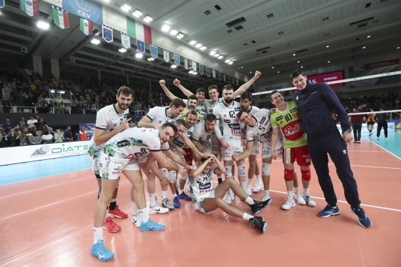 Тренто отнесе Галатасарай в първия финал за Купата на CEV пред погледа на Радо Стойчев (видео + снимки)