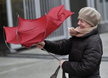 Силен вятър и студ влъхлитат Пловдив тази нощ