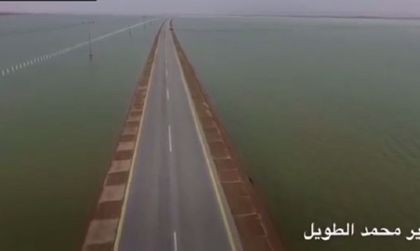 Пустиня ли, море ли? Дъждове наводниха Саудитска Арабия