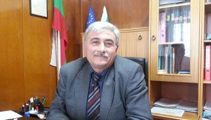 Върнаха Димитър Райнов на поста му