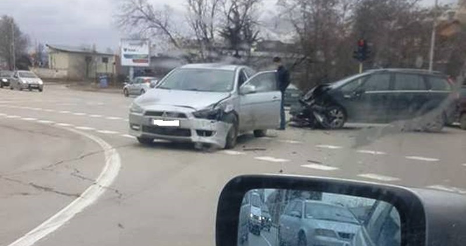 Блъснати коли блокираха кръстовище във Варна с часове, спориха кой е виновен