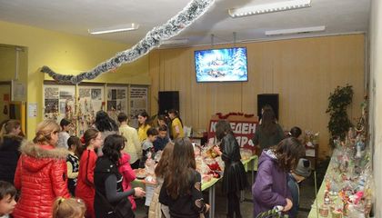 Коледен базар в ОУ „Любен Каравелов“