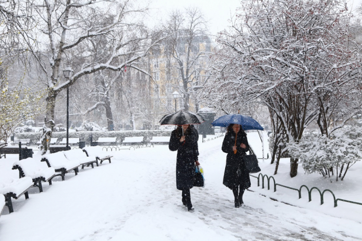 Зимата вече е факт! Синоптиците обявиха в кои 20 области се очакват обилни валежи от сняг и дъжд (КАРТА)