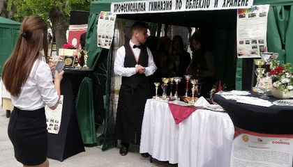 Три дни училища ще привличат гимназисти с щандове на площад „Свобода“