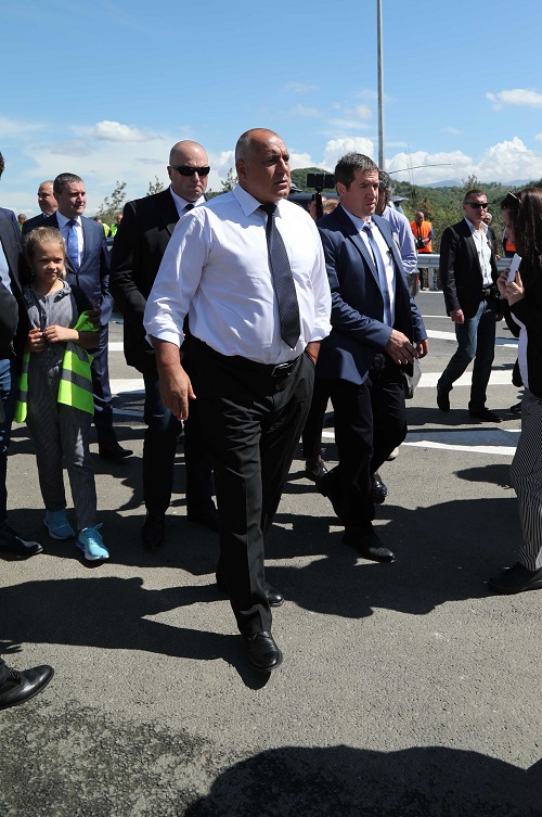 Премиерът Бойко Борисов откри предсрочно новата отсечка на АМ „Струма“ от Благоевград към Симитли (ОБЗОР)