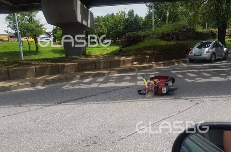 Катастрофа със скутер на Коматевския възел, мъж е откаран в болница