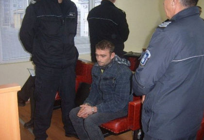 Черна прокоба тегне над килия 82 в пловдивския затвор, жестока смърт застига всеки, който...
