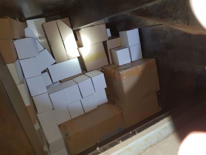 Контрабандни парфюми и обувки в тайник на автобус откриха на 