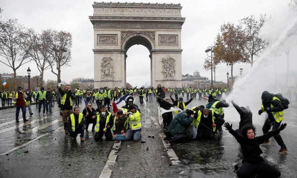 Промени с шеметна скорост: Светът усети напрежението от Париж