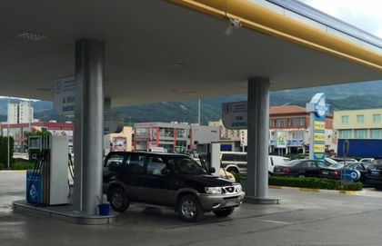 Две коли направиха