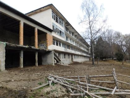 Чобанин превърна санаториум в овчарник СНИМКИ